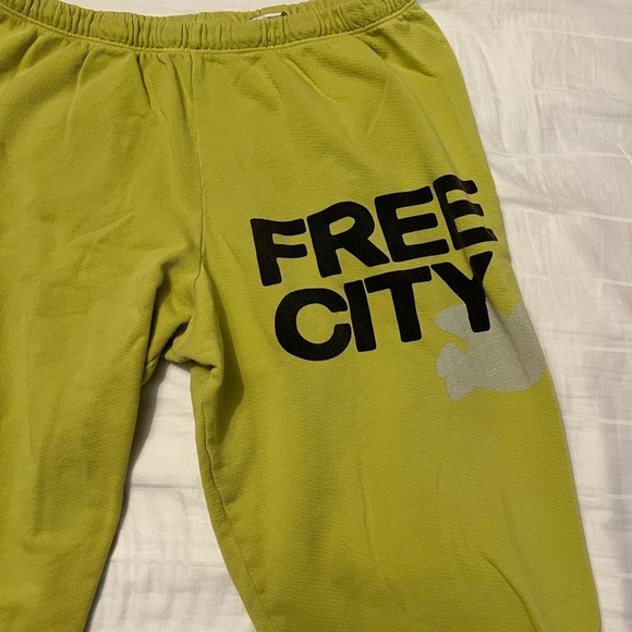 Free city sweatpants - Picture 2 of 3